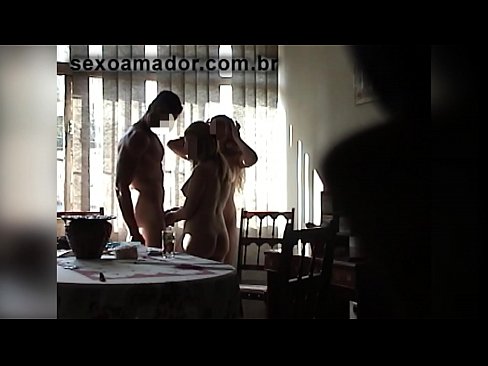 ❤️ Babaturan séks ngajak saurang lalaki raksasa sareng tiluan sareng anjeunna porno super di urang ﹏
