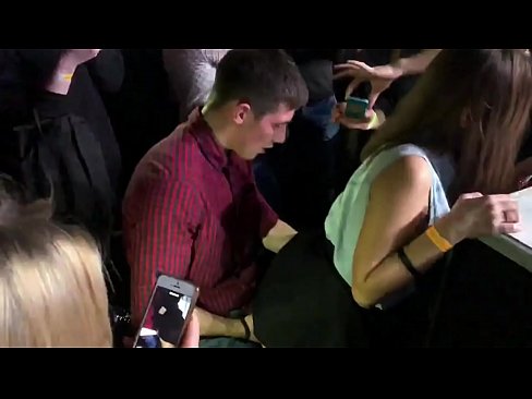 ❤️ Sex nyata dina nightclub Rusia. gadis Rusia 18 taun heubeul dina anus jeung heunceut fucked di nightclub a porno super di urang ﹏