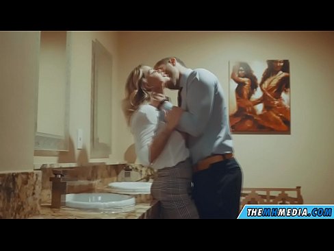 ❤️ Nalika pirang busty seduces anjeun dina restroom umum porno super di urang ﹏